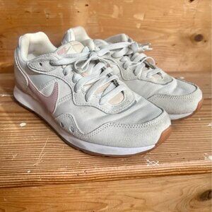 Nike Venture Runner Sneaker